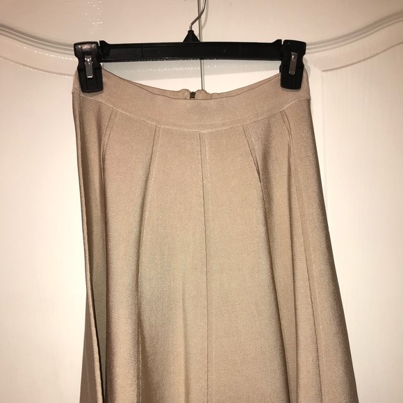 Cream skirt - Picture 3 of 3